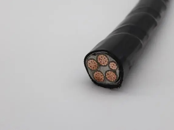 常見的電纜材質(zhì)并探討它們的特點(diǎn)和適用場景.jpg